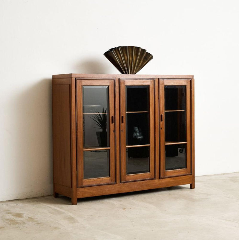 Colonial Cabinet With 3 Glass Doors