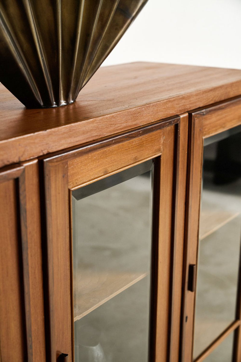 Colonial Cabinet With 3 Glass Doors