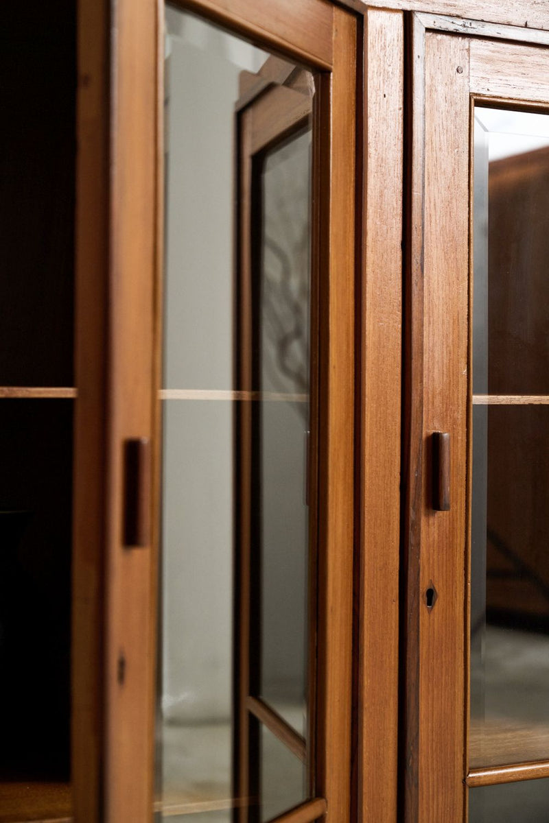 Colonial Cabinet With 3 Glass Doors