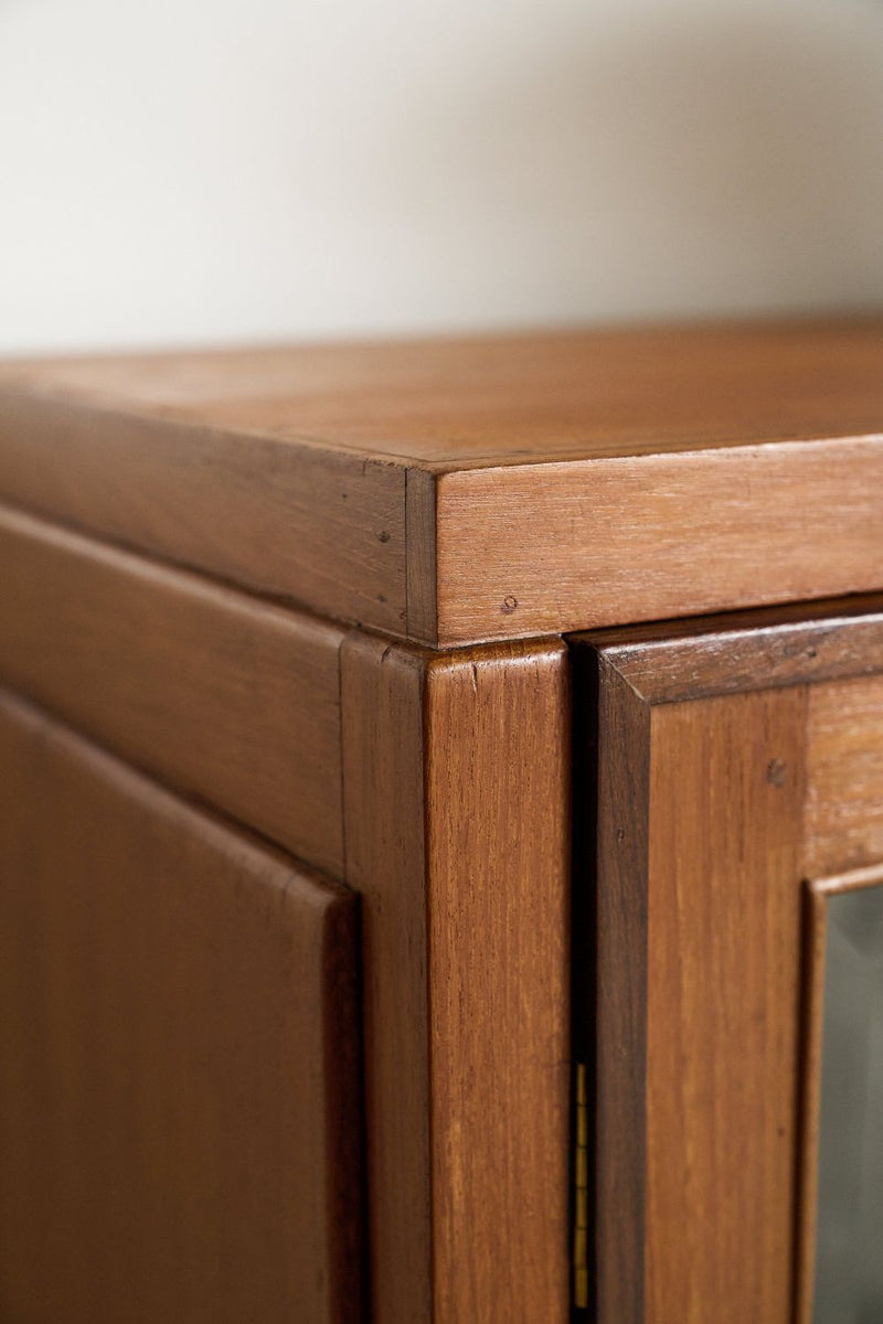 Colonial Cabinet With 3 Glass Doors