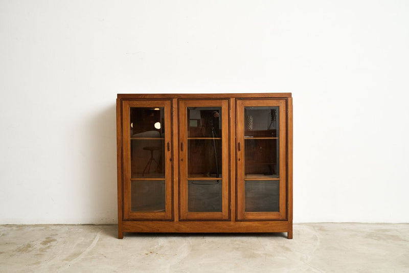 Colonial Cabinet With 3 Glass Doors