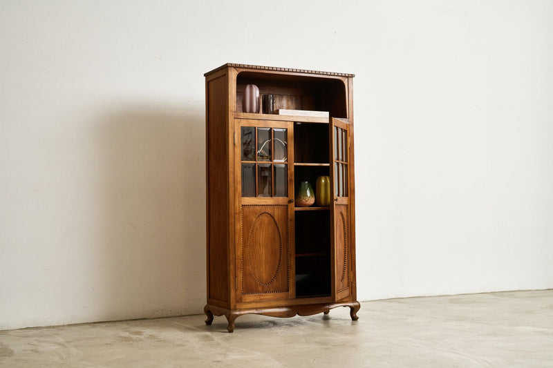 Colonial Cabinet with Queen Anne Legs