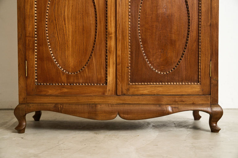 Colonial Cabinet with Queen Anne Legs